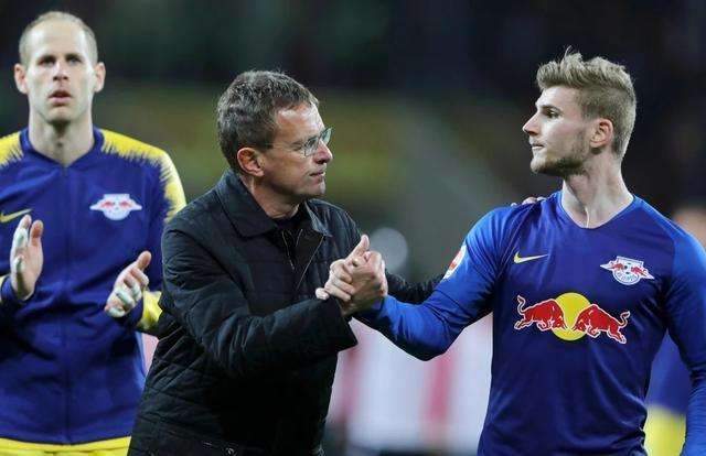 雷迪克：湖人目前首要任务是保护詹姆斯，而不是让他凑场次评奖