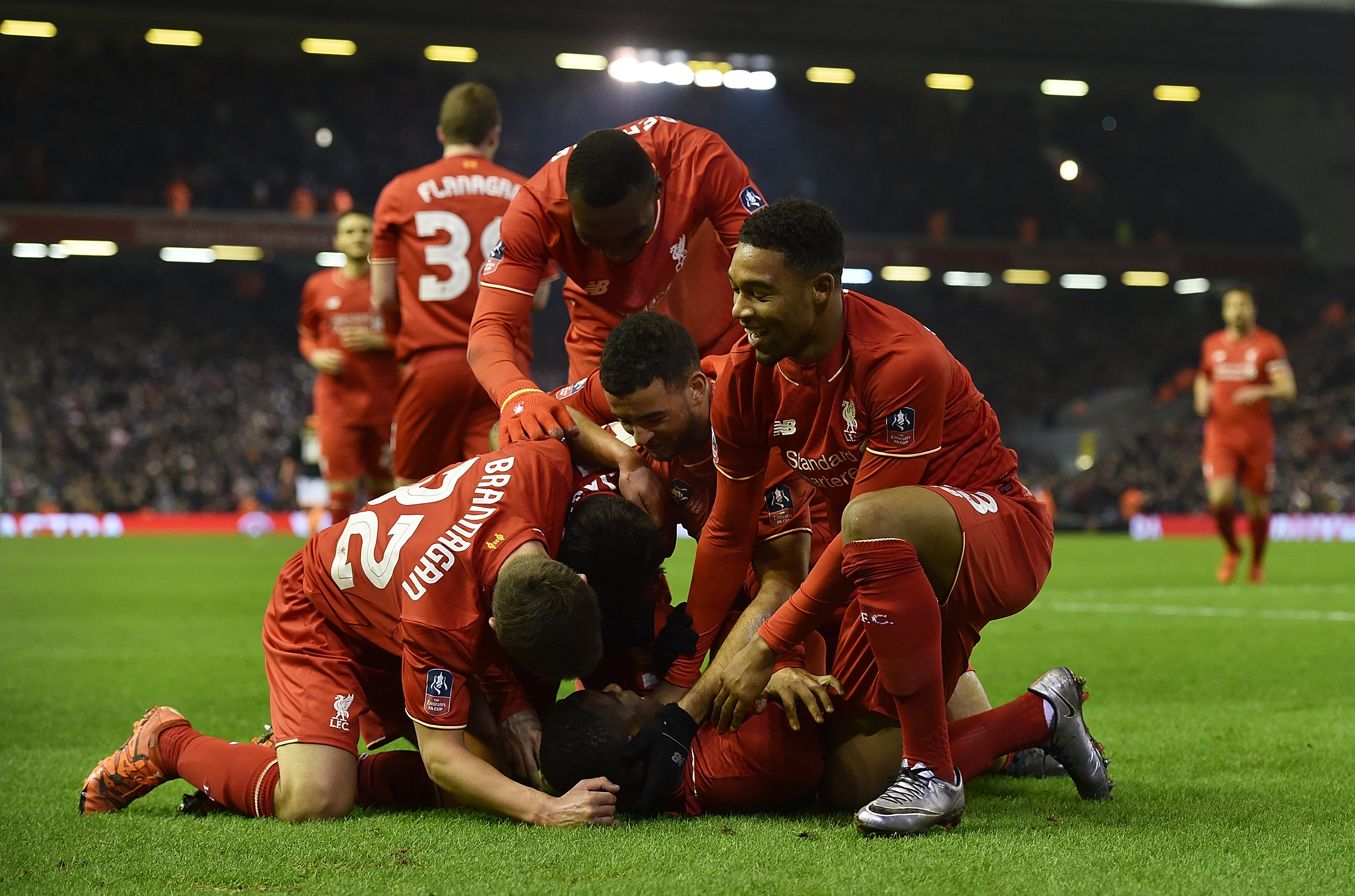 万-比萨卡8.7分羞辱老东家，曼联主场闷平保级队，阿莫林换人再遭质疑