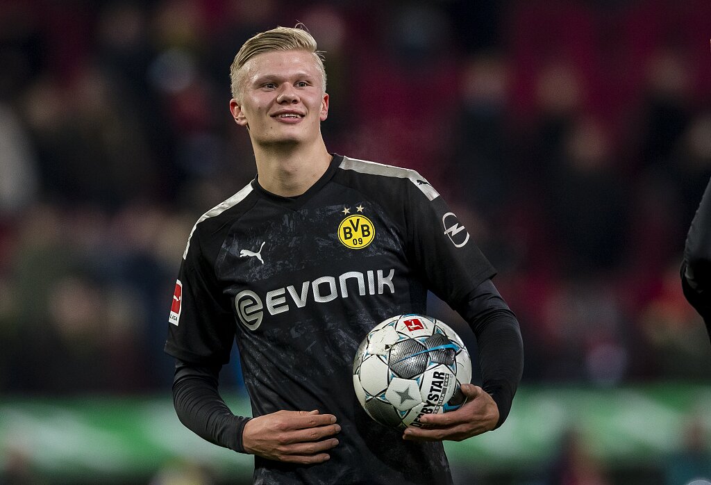 电讯报：对热刺来说签下帕利尼亚比引进吉布斯-怀特更重要