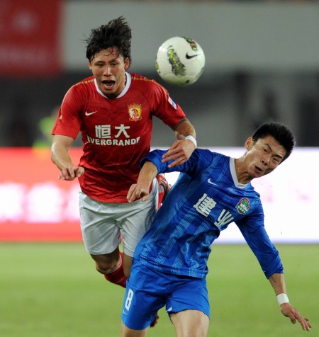 球星带球突破造成杀伤，全场欢呼