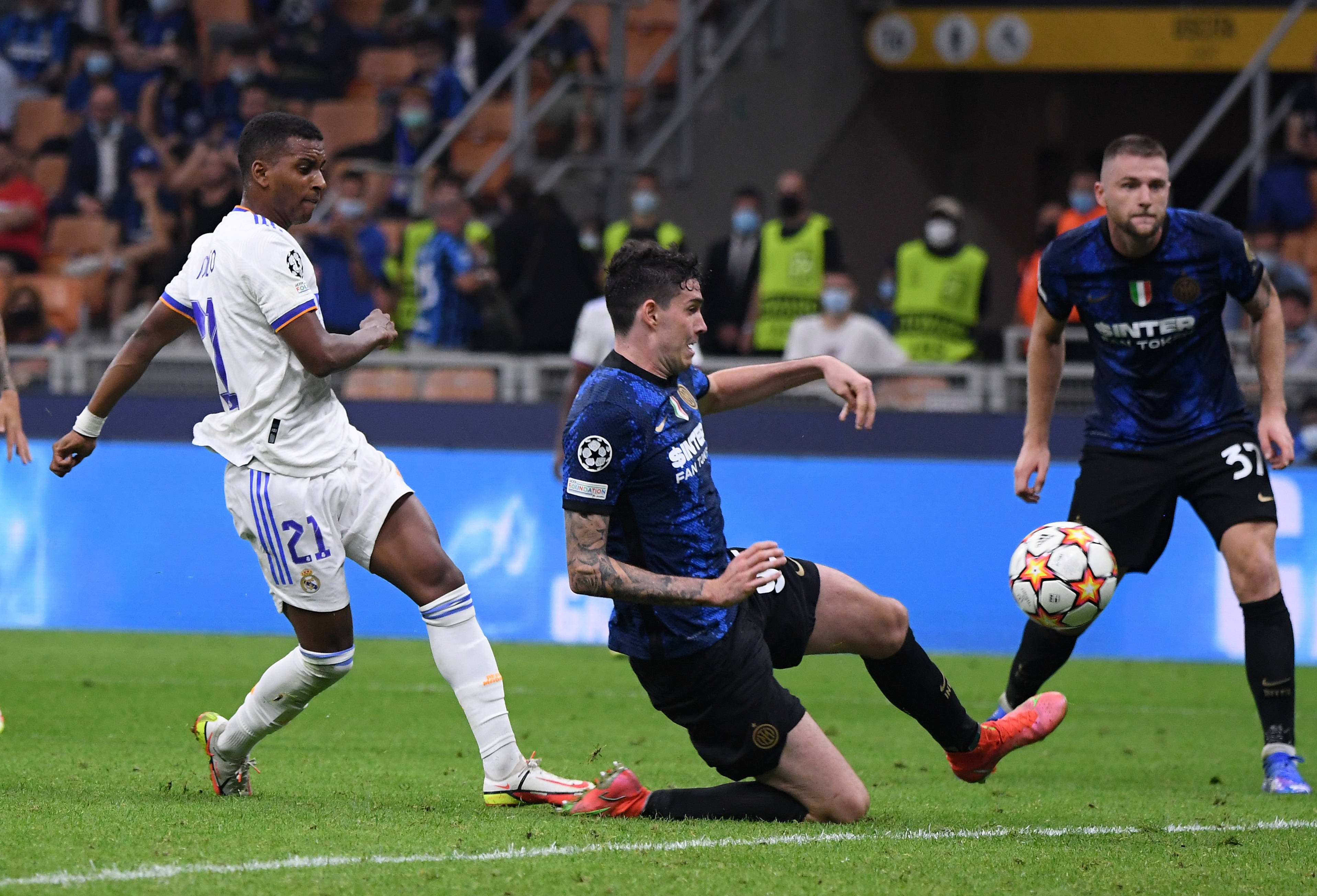 电讯报：布莱顿有意维拉中场博加德，以接替可能离队的巴莱巴