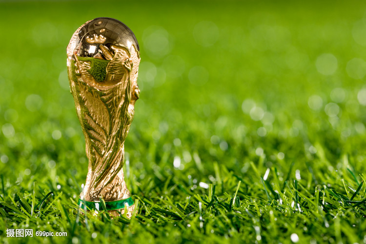 体坛联播｜斯洛特首度公开回应萨拉赫，曼联4比1大胜狼队