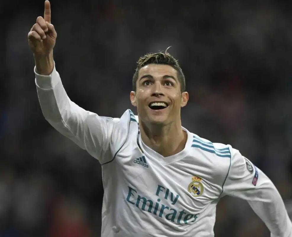 官方：恰尔汗奥卢当选国米10月队内最佳球员