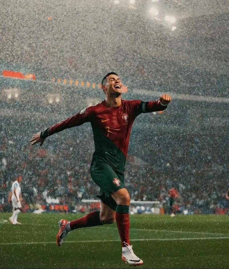 比利亚：西班牙前国脚奎尼是西班牙足球历史上最伟大的射手