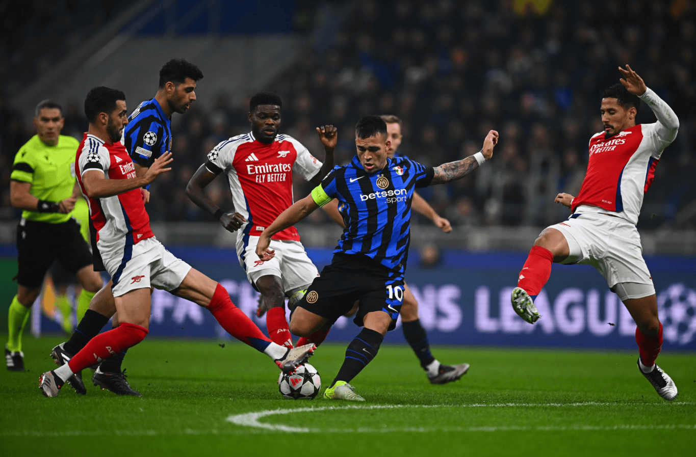 F1阿布扎比终极对决前瞻：诺里斯杆位稍占优，维斯塔潘正赛握主动