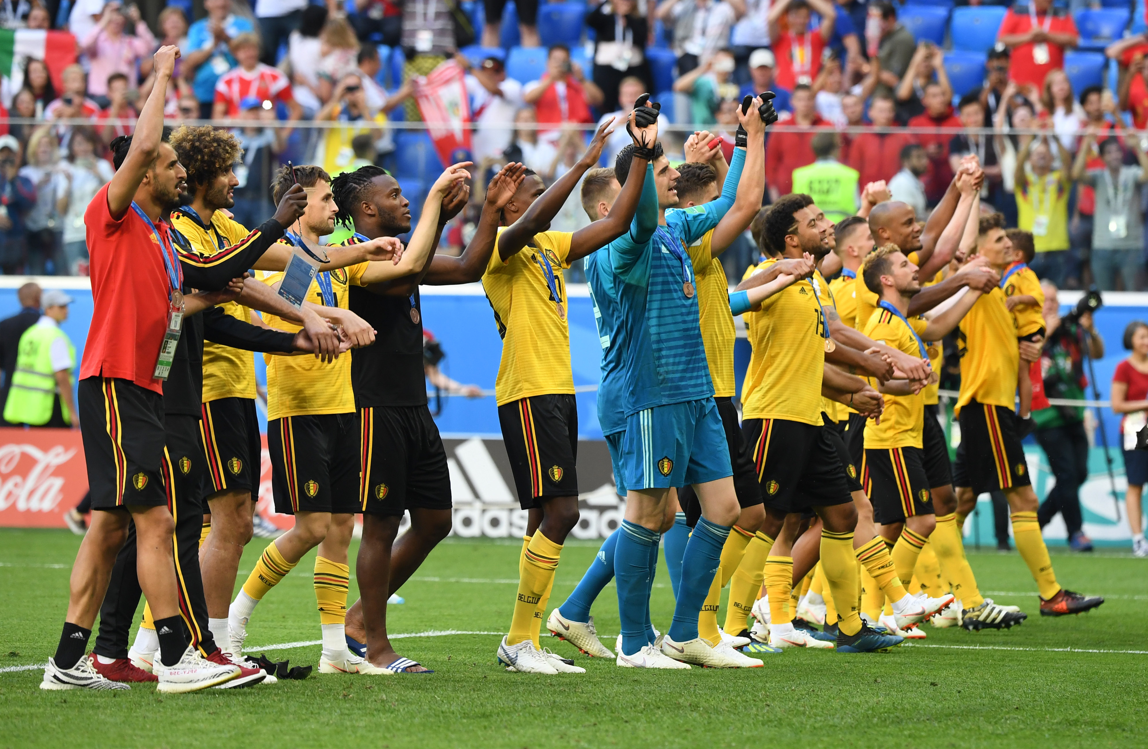 荷兰足协及所有荷兰俱乐部发布声明：呼吁对闹事球迷提起诉讼